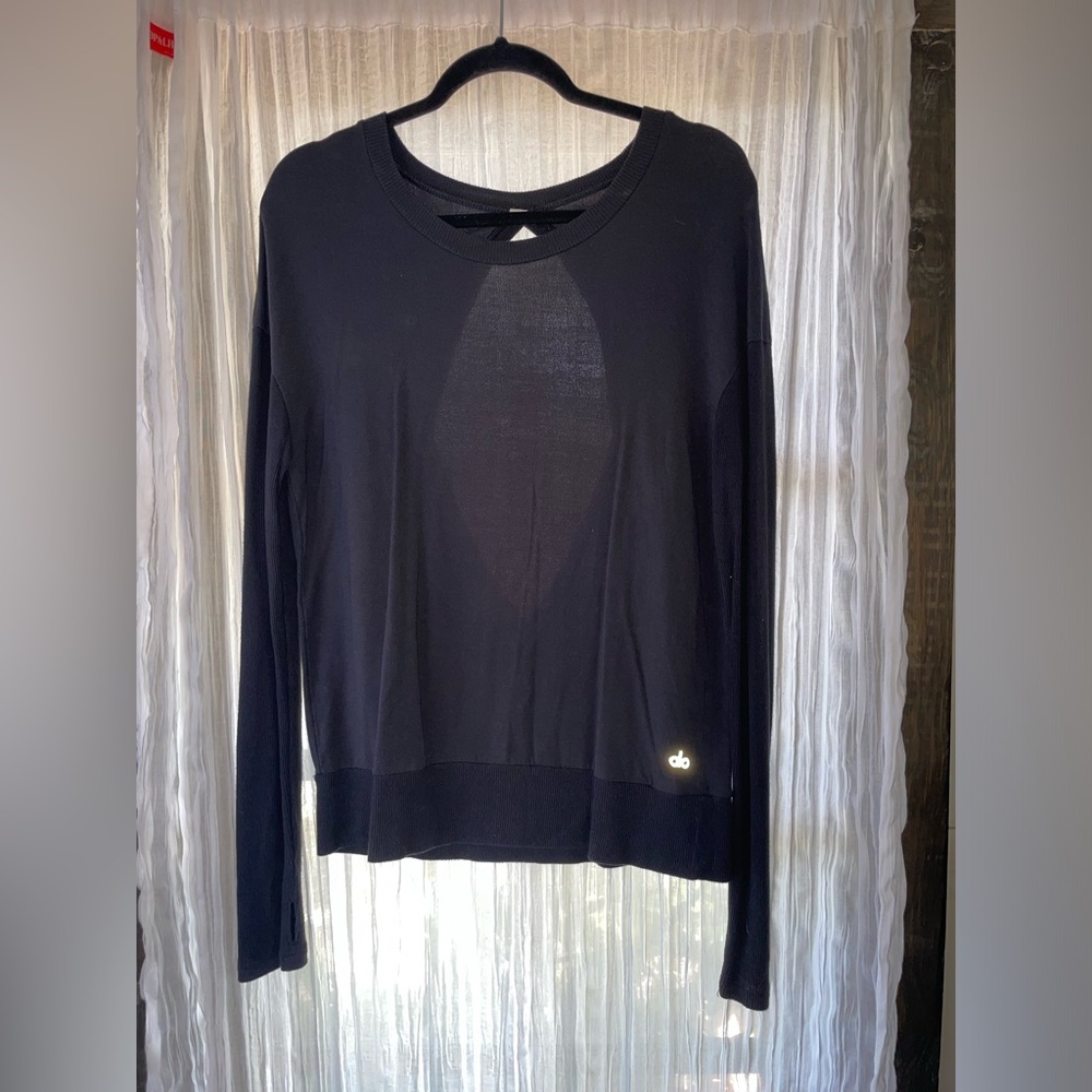 Alo size small open back long sleeve with thumb holes 😍